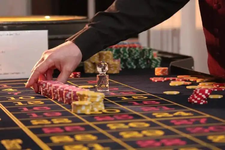 dj689mm Casino Mobile APP Myanmar ကစားသမားများ ဖုန်းဖြင့် ကစားနေခြင်း